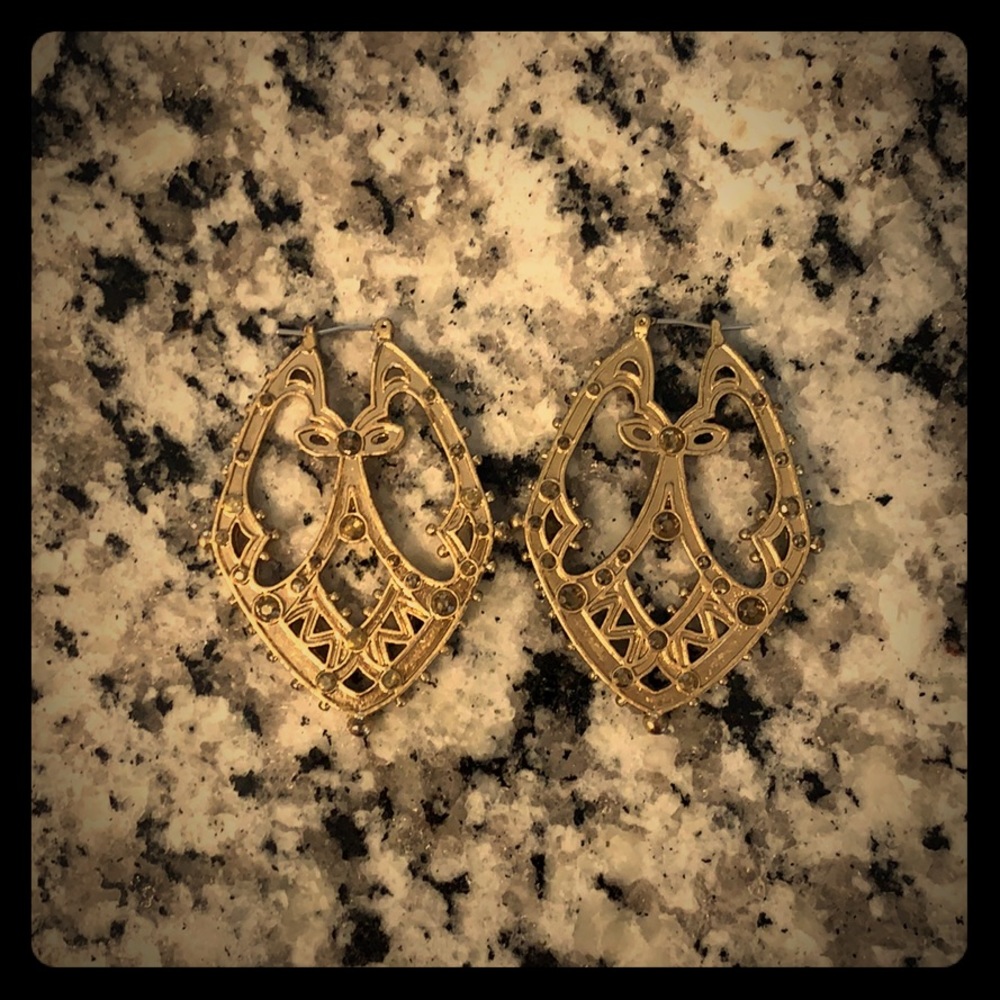 Beautiful Jessica Simpson gold earrings